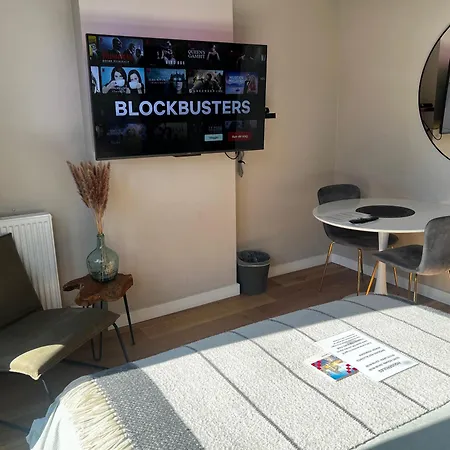 Holiday House With Private Jaccuzi