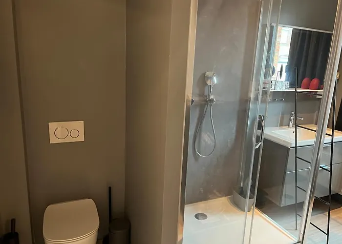 Hotel Holiday House With Private Jaccuzi 4*